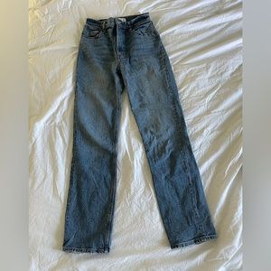 Abercrombie The ‘90s Straight Ultra High Rise jeans, medium wash, size 24.